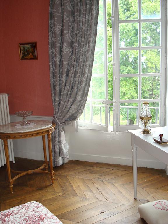 Château de Bourrassol Bed & Breakfast Menetrol Exterior foto