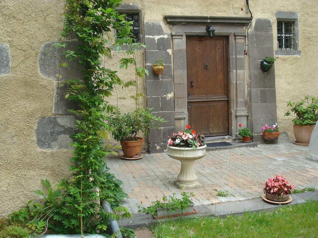 Château de Bourrassol Bed & Breakfast Menetrol Exterior foto