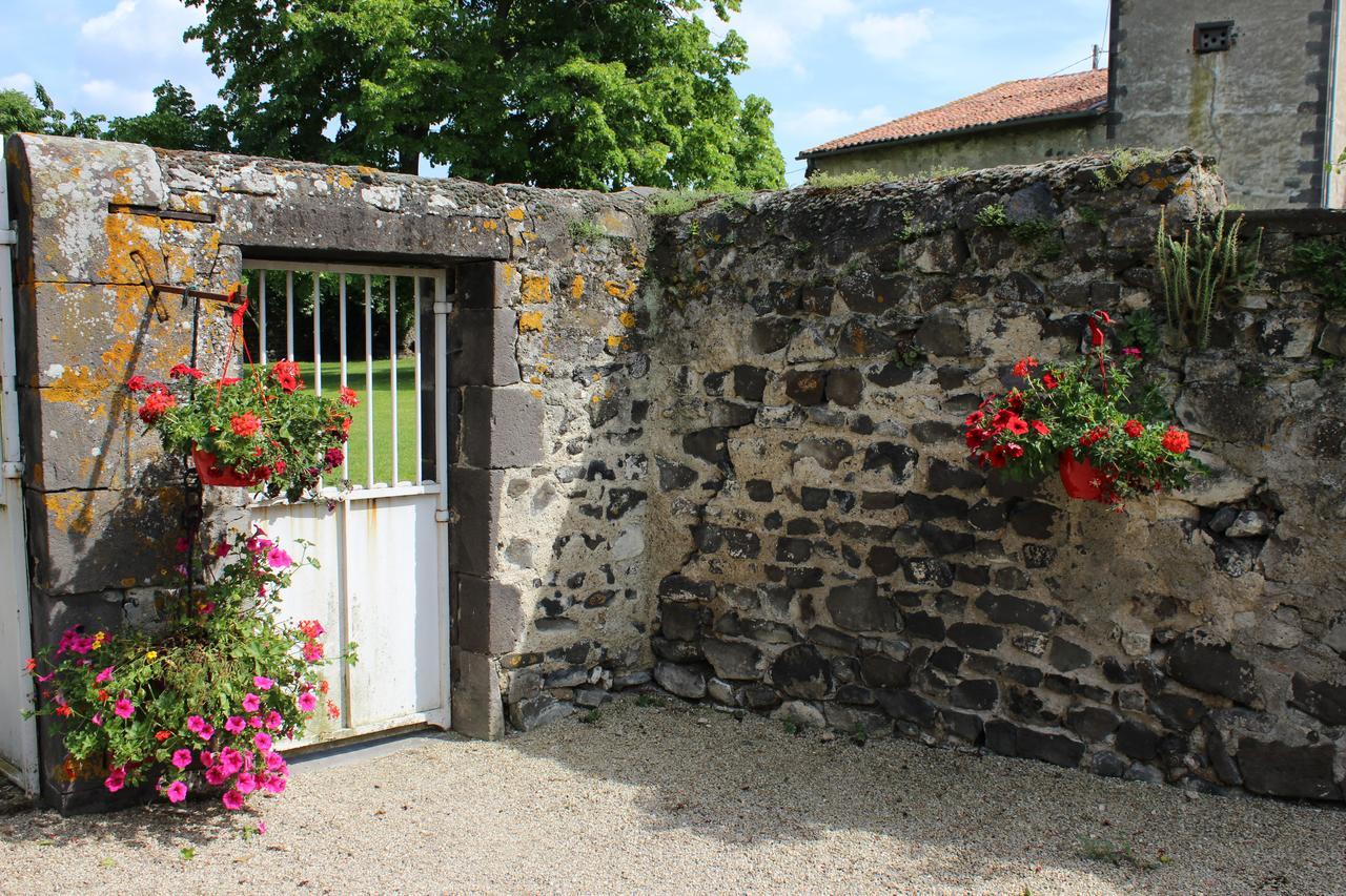 Château de Bourrassol Bed & Breakfast Menetrol Exterior foto